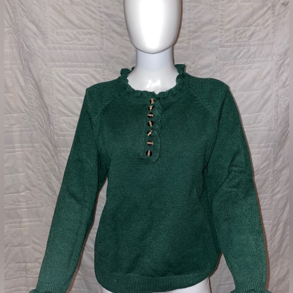 Green sweater with frilled neck and wrist lines